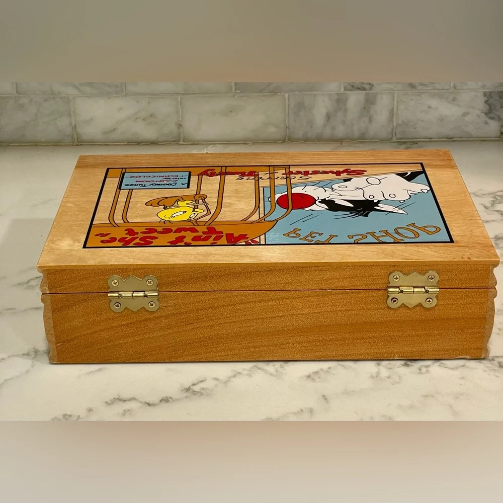 Looney Tunes wooden jewelry box w/‎ Sylvester & Tweety- Vintage